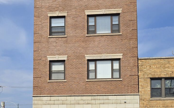 Pictures of Multifamily property located at 2350 W Grand Avenue, Chicago, IL 60612 for sales - image #1