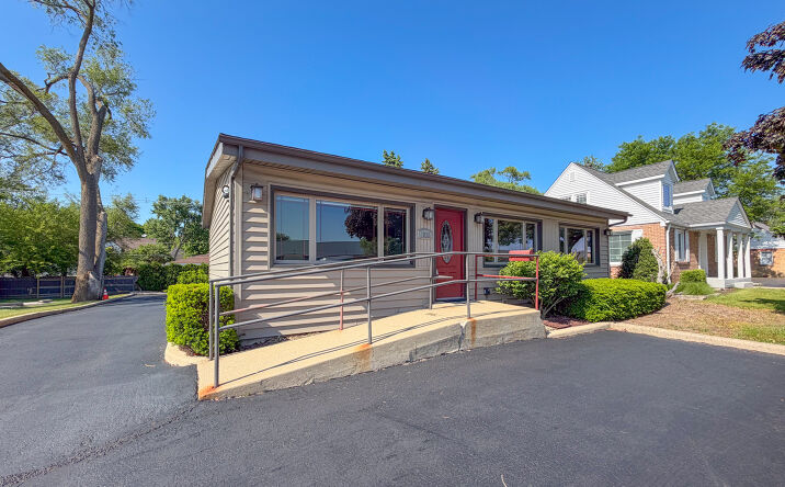 Pictures of Office property located at 1825 E Roosevelt Road, Wheaton, IL 60187 for sales - image #1