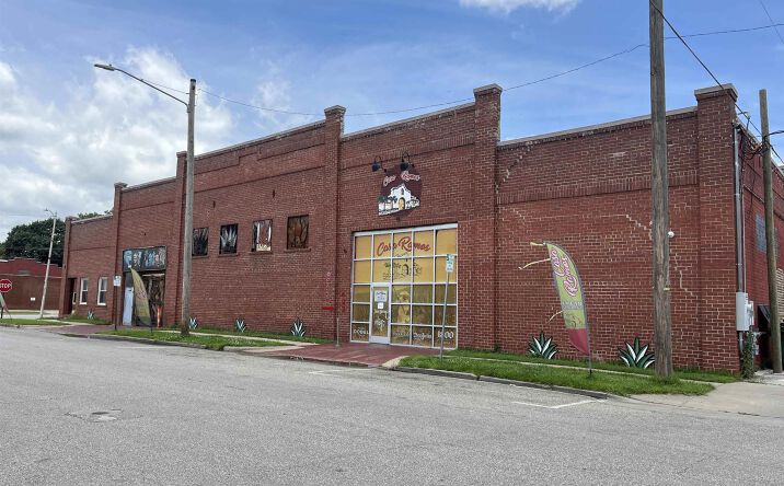 Pictures of Retail, Office, Industrial property located at 402 Merchant, Emporia, KS 66801 for sales - image #1