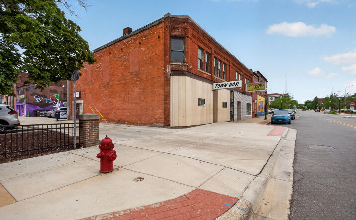 Pictures of Retail, Office property located at 109 E Cortland Street, Jackson, MI 49201 for sales - image #1