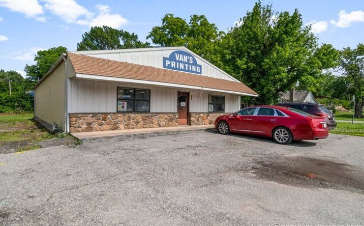 Pictures of Retail, Industrial, Mixed Use property located at 423 South Hazel Street, Grove, OK 74344 for sales - image #1