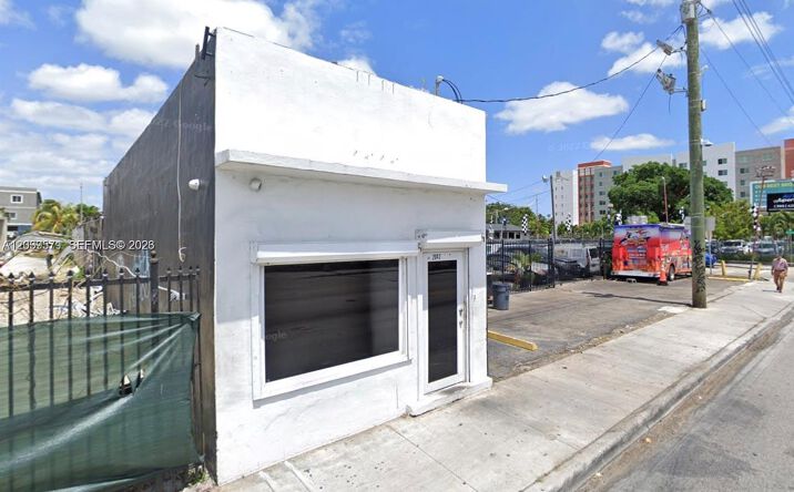 Pictures of Mixed Use property located at 2045 NW 36th St, Miami, FL 33142 for sales - image #1