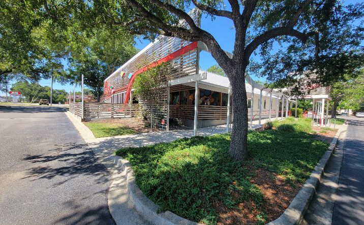 Pictures of Retail property located at 1090 Sam Rittenberg Boulevard, Charleston, SC 29407 for sales - image #1