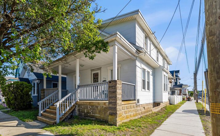 Pictures of Multifamily property located at 132 W Juniper Avenue, Wildwood, NJ 08260 for sales - image #1