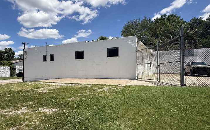 Pictures of Retail, Office, Industrial property located at 2936 Saint Xavier Street, Louisville, KY 40212 for sales - image #1