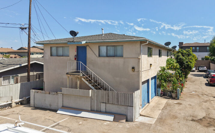 Pictures of Multifamily property located at 681 Victoria, Costa Mesa, CA 92627 for sales - image #1