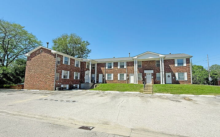 Pictures of Multifamily property located at 2293 Frank Scott Parkway West, Belleville, IL 62223 for sales - image #1