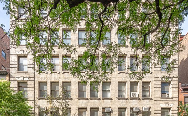 Pictures of Retail property located at 114 W 17TH ST #1, NEW YORK, NY 10011 for sales - image #1