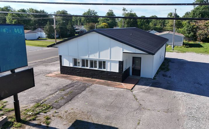 Pictures of Office property located at 1400 W Main St, Fairfield, IL 62837 for sales - image #1
