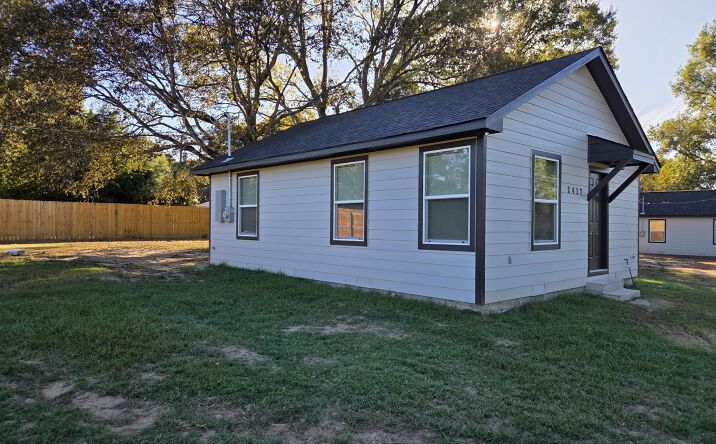 Pictures of Multifamily property located at 2483 Waterwood Drive, Chandler, TX 75758 for sales - image #1