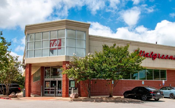 Pictures of Retail property located at 1201 Ferris Avenue, Waxahachie, TX 75165 for sales - image #1