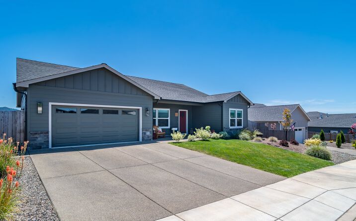 Pictures of Multifamily property located at 836 Durham Avenue, Sutherlin, OR 97479 for sales - image #1