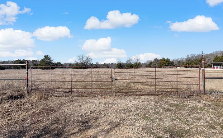 Pictures of Land property located at 37.3 ac CR 1130 Cumby, Greenville, TX 75402 for sales - image #1