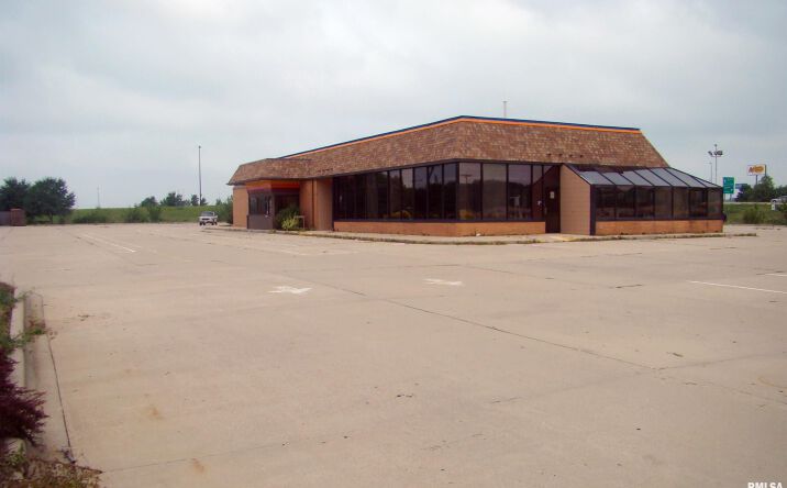 Pictures of Retail property located at 6001 S 6th Street Frontage Road, Springfield, IL 62703 for sales - image #1