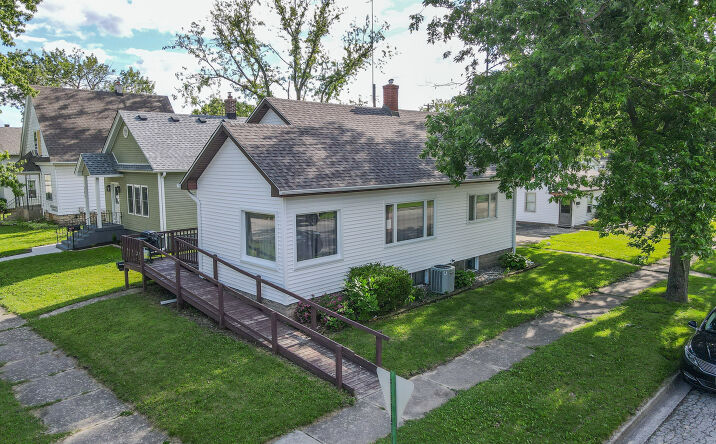 Pictures of Multifamily property located at 197 N Cleveland Avenue, Bradley, IL 60915 for sales - image #1