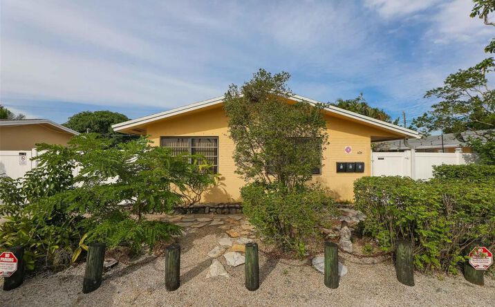 Pictures of Multifamily property located at 805 NE 40th Street # 3 #1-3, Oakland Park, FL 33334 for sales - image #1