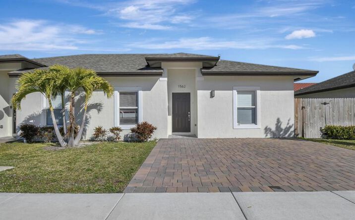 Pictures of Multifamily property located at 1562 W 26th Court, Riviera Beach, FL 33404 for sales - image #1