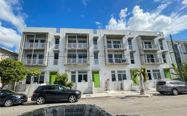 Pictures of Multifamily property located at 761 NW 1st St, Miami, FL 33128 for sales - image #1