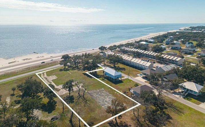 Pictures of Multifamily, Mixed Use, Land property located at 530 Beach Boulevard West, Long Beach, MS 39560 for sales - image #1