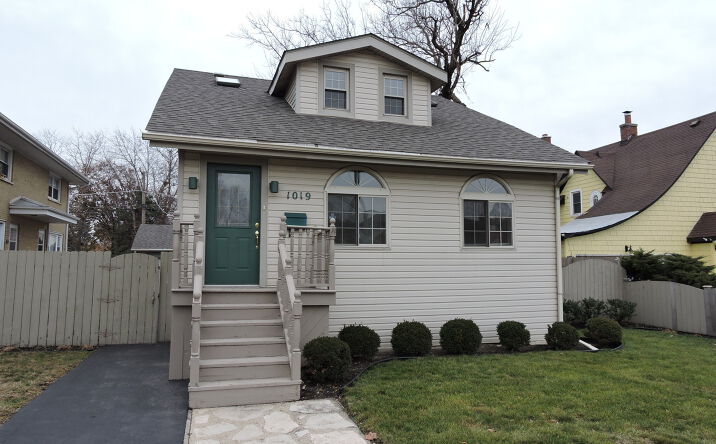 1019 S La Grange Road, La Grange