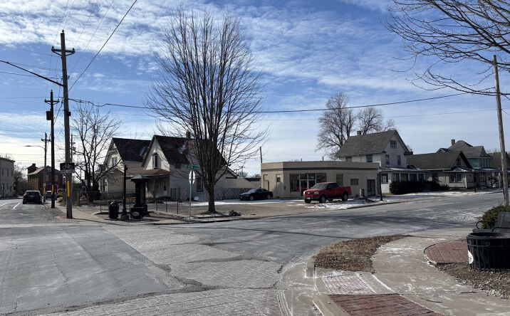 Pictures of Retail property located at 2229 12th Street E, Davenport, IA 52803 for sales - image #1