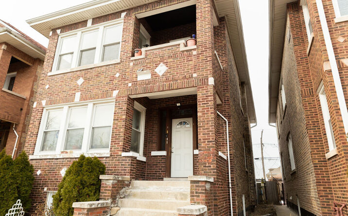 5752 S Whipple Street, Chicago