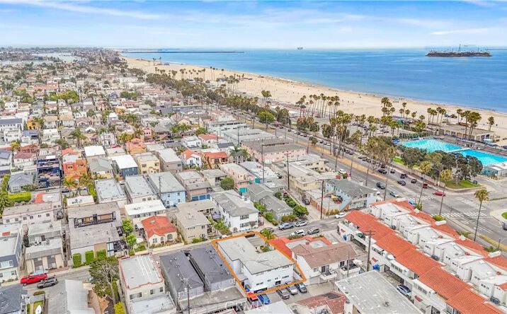 Pictures of Multifamily property located at 25 Bennett, Long Beach, CA 90803 for sales - image #1