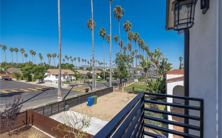 Pictures of Multifamily property located at 4928 8th Avenue, Los Angeles, CA 90043 for sales - image #1