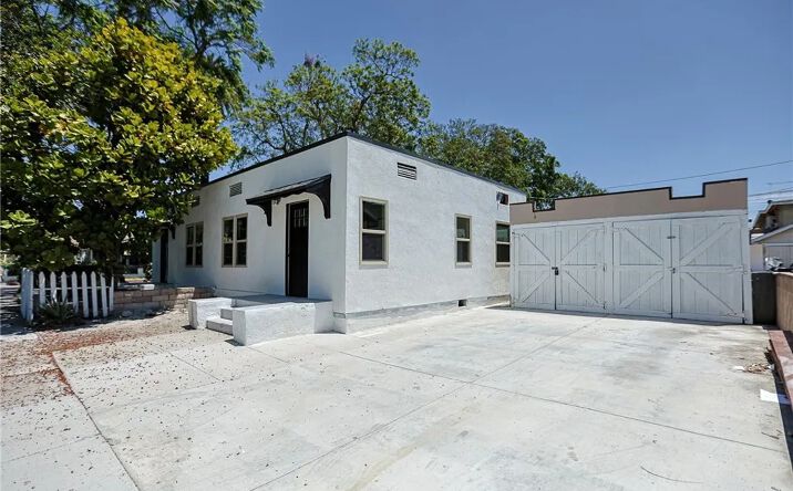 Pictures of Multifamily property located at 401 S Garnsey Street, Santa Ana, CA 92701 for sales - image #1