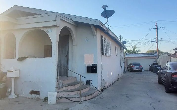 Pictures of Multifamily property located at 1715 E 70th, Los Angeles, CA 90001 for sales - image #1