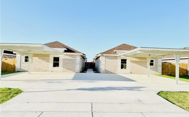 Pictures of Multifamily property located at 912 W Kohala Avenue, Alton, TX 78573 for sales - image #1