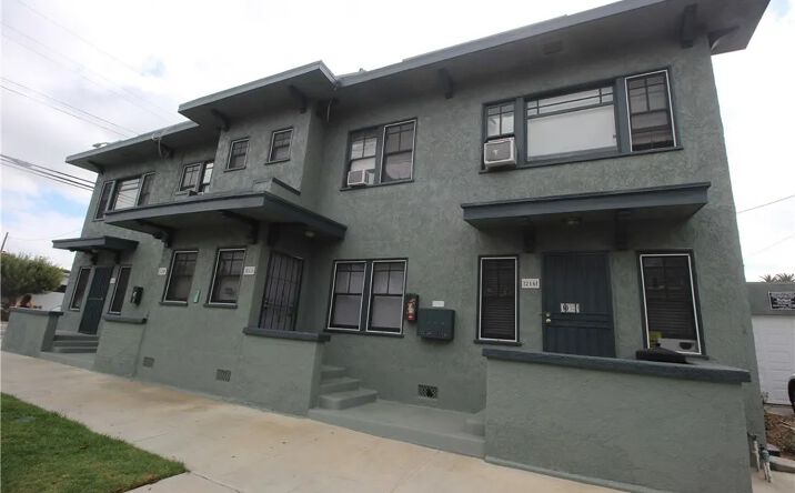 Pictures of Multifamily property located at 216 Esperanza, Long Beach, CA 90802 for sales - image #1