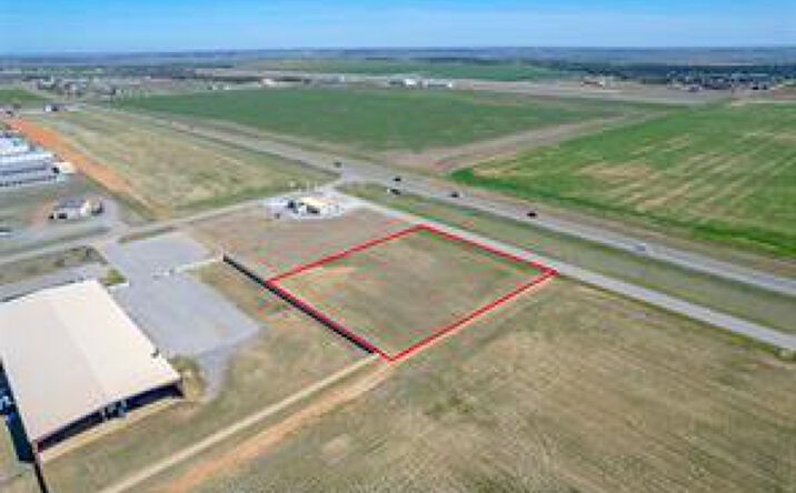 2918 N Broadway BLVD, Hinton