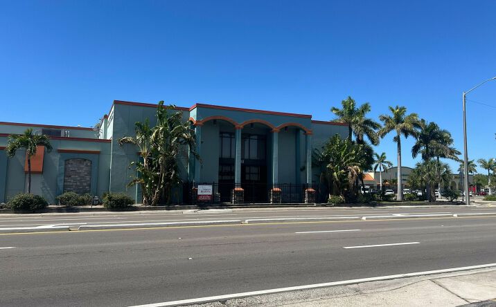 Pictures of Office property located at 3210 Cleveland Ave, Fort Myers, FL 33901 for sales - image #1