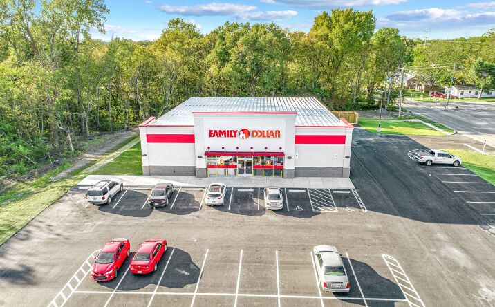 Pictures of Retail property located at 813 E. Marion St, Converse, IN 46919 for sales - image #1