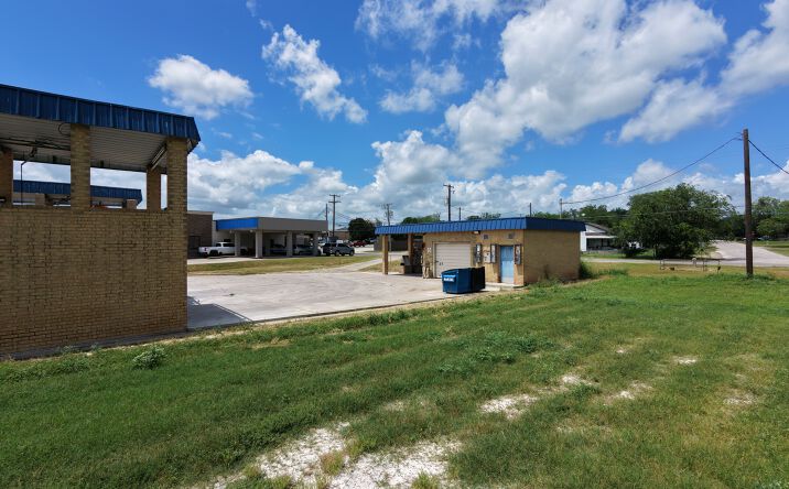 Pictures of Retail, Business for Sale property located at 207 Nueces Street, George West, TX 78022 for sales - image #1