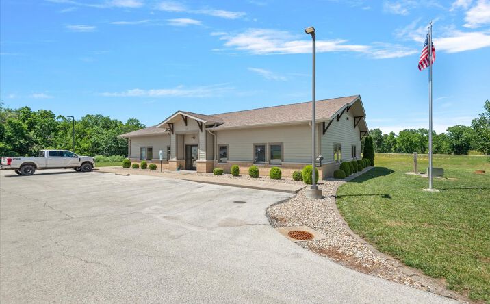 Pictures of Office property located at 103 Centre Drive, Petersburg, IL 62675 for sales - image #1