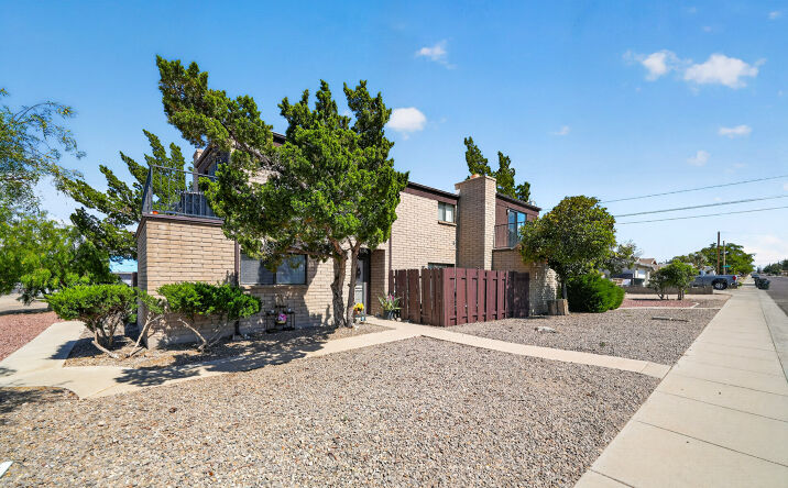 Pictures of Multifamily property located at 2004 Pasadena Avenue, Kingman, AZ 86401 for sales - image #1