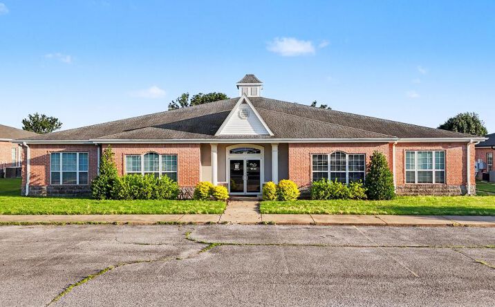 102 SE Executive Dr, Bentonville