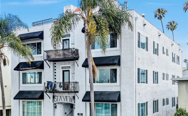Pictures of Multifamily property located at 3921 E Livingston, Long Beach, CA 90803 for sales - image #1