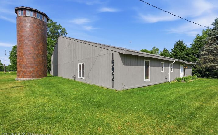 Pictures of Office, Land property located at 15921 W M 36, Pinckney, MI 48169 for sales - image #1