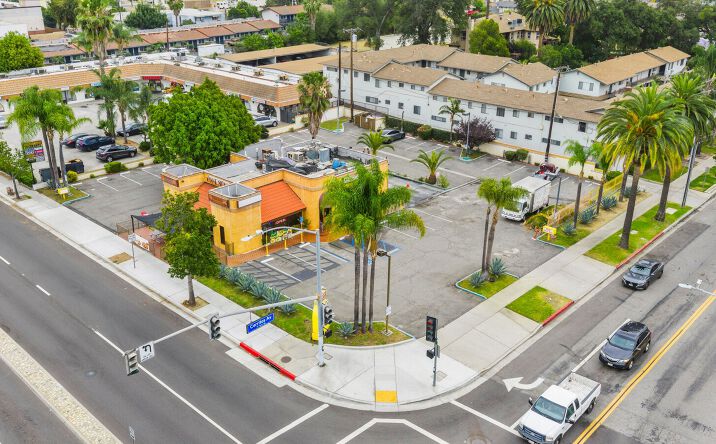 Pictures of Retail property located at 600 E Foothill Blvd, Azusa, CA 91702 for sales - image #1
