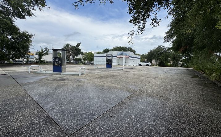 Pictures of Industrial property located at 895 N NOVA RD, DAYTONA BEACH, FL 32117-4615 for sales - image #1