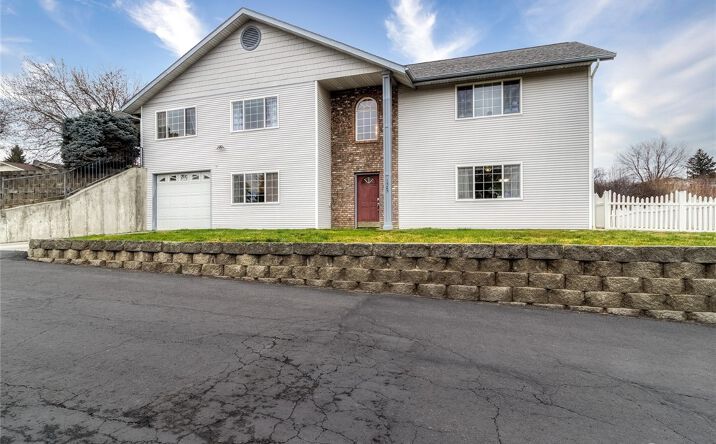 Pictures of Multifamily property located at 1525 SE Valley View Terrace, College Place, WA 99324 for sales - image #1