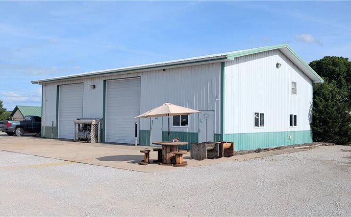 Pictures of Business for Sale, Retail property located at 3055 S 32 Highway, El Dorado Springs, MO 64744 for sales - image #1