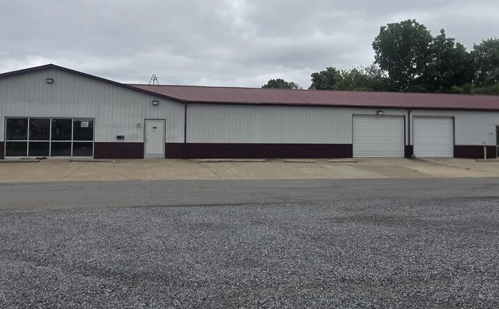 Pictures of Industrial, Retail, Self Storage, Office property located at 601 E DeYoung Street, Marion, IL 62959 for sales - image #1