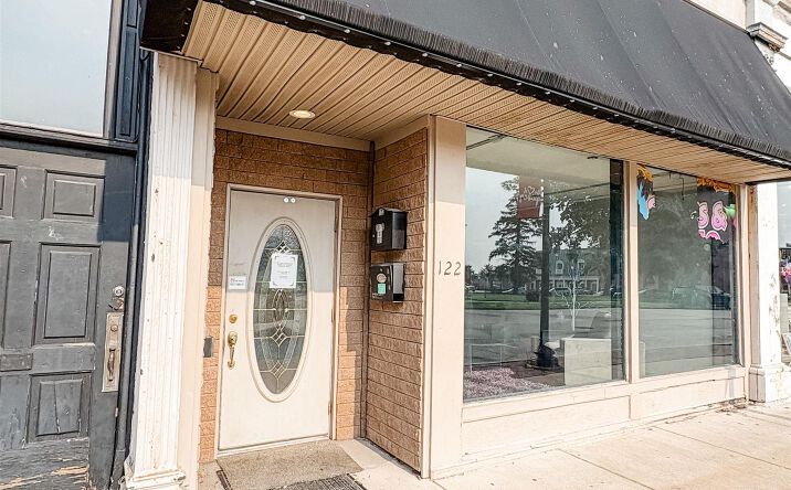 Pictures of Office, Retail property located at 122 N 5TH Street, Quincy, IL 62301 for sales - image #1
