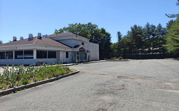 Pictures of Retail property located at 2074 Jericho Turnpike, East Northport, NY 11731 for sales - image #1