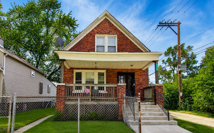 Pictures of Multifamily property located at 11514 S Yale Avenue, Chicago, IL 60628 for sales - image #1