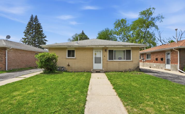 Pictures of Multifamily property located at 808 Mackinaw Avenue, Calumet City, IL 60409 for sales - image #1